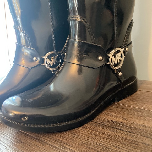 Michael Kors Wellington tall boots . Black and brown . Size 8. Minimal wear . - Picture 2 of 7
